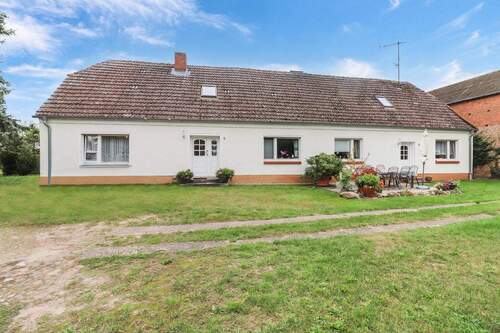 Außenansicht - 8 Zimmer Mehrfamilienhaus, Wohnhaus zum Kaufen in Altmärkische Höhe