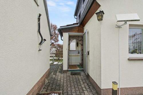 Hauseingang - 4 Zimmer Doppelhaushälfte in Chemnitz