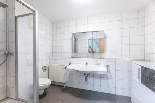 Bad mit Dusche im OG - 