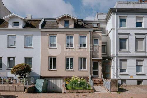 Straßenansicht - Provisionsfrei: Schöne 2-Zimmer-Wohnung im Parterre, in Lübeck St. Lorenz, frei werdend