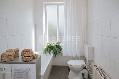 Badezimmer mit Badewanne - 