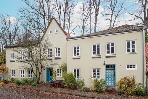 Straßenansicht - Mehrfamilienhaus, Wohnhaus mit 103,60 m&sup2; in Lüneburg zum Kaufen