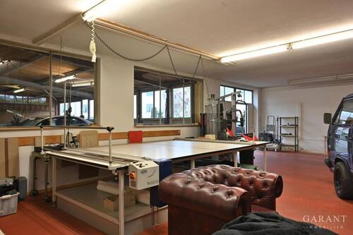 Halle mit angrenzender Garagenhalle - 