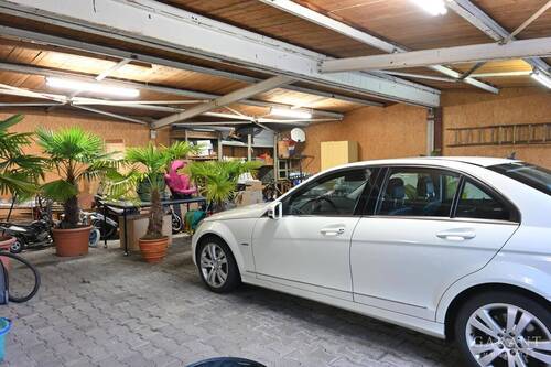 Garagenhalle. - 