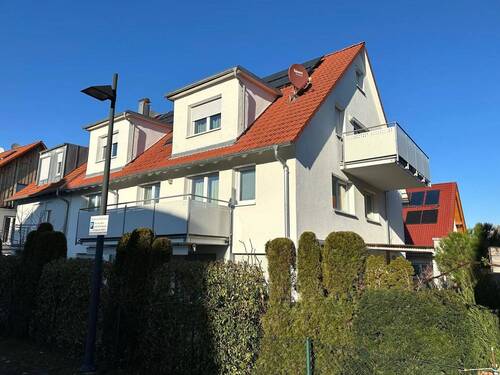 Gebäudeansicht - Ein Schmuckstück ist diese exkl. ausgest. 4,5-Zimmer-Maisonettewhg. m. EBK u. Balkon in toller Lage