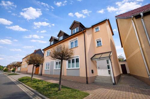 Hausansicht - 8 Zimmer Mehrfamilienhaus, Wohnhaus zum Kaufen in Bad Düben