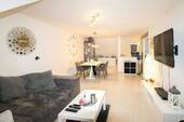 Wohnzimmer(1) - 2 Zimmer Etagenwohnung zum Kaufen in Ludwigshafen am Rhein