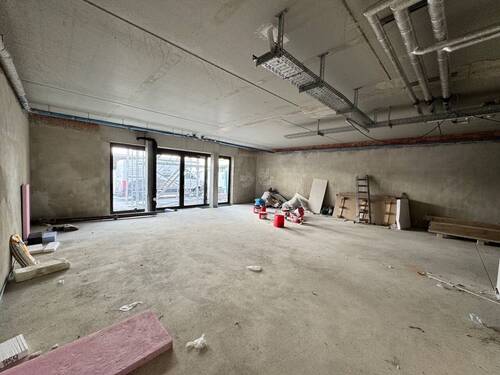 Verkaufsraum mit Schaufenster - 