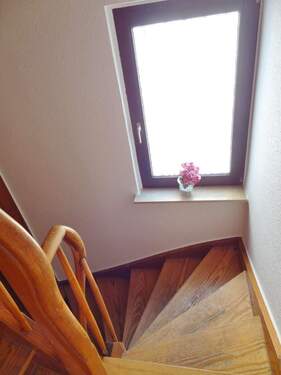 10 - Treppenhaus runter - 