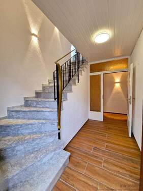 Eingangsbereich - 6 Zimmer Einfamilienhaus zum Kaufen in Dahn