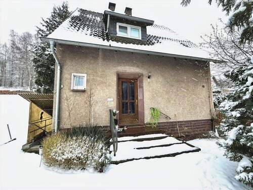 Hausansicht mit alter Haustür - 5 Zimmer Einfamilienhaus zum Kaufen in Höxter