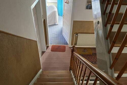 Treppenhaus und Flur im Vorderhaus - 