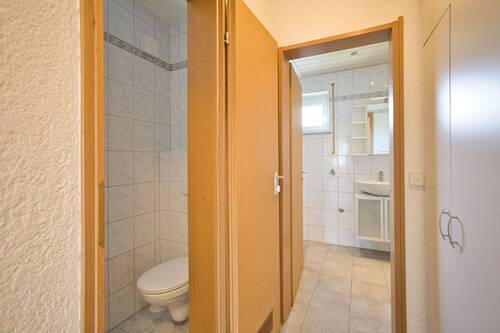 WC und Badezimmer - 
