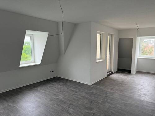 Beispiel Wohnzimmer DG - 4 Zimmer Etagenwohnung zur Miete in Strehla