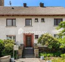 Charmantes MFH mit drei Wohneinheiten, 3 Garagen und Stellplätzen in attraktiver Lage von Neuhof