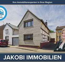 Teilmodernisiertes Einfamilienhaus mit Garage und Nebengebäude in Vettweiß-Kelz!