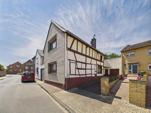 Straßenansicht - 5 Zimmer Einfamilienhaus in Vettweiß