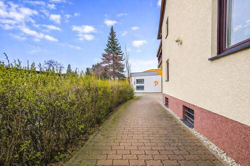 Durchgang zum Haus - Etagenwohnung mit 120,20 m&sup2; in Leipzig zum Kaufen