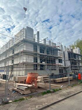 Fontansicht - Astrapark! Letzte Wohnung! 3 Zimmer mit Loggia! 2 Außenstellplätze möglich! 78qm!