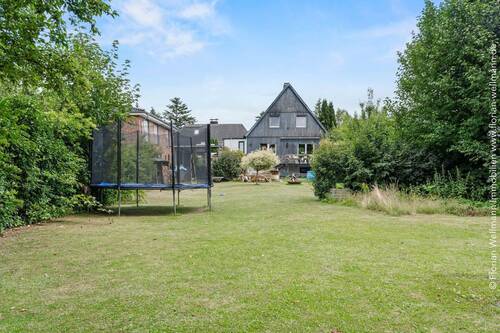 Garten - Blick auf das Haus - 