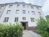 Hausfront - Familie gesucht! + Erstbezug + Parkett + Fußbodenheizung + Balkon + Wanne & Dusche + LED-Licht