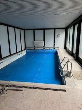 Pool im Nebengebäude am Haus - 