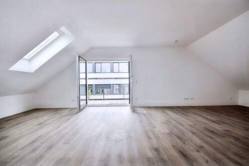 Wohn-Essbereich - Attraktive Stadtwohnung mit separatem Bonuszimmer (10 m²)