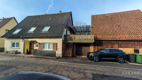 Hausansicht Terrasse und Scheune - 6 Zimmer Einfamilienhaus in Keltern