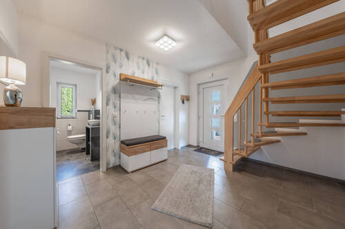 durch den zentral gelegenen Flur - 4 Zimmer Einfamilienhaus in Bramsche