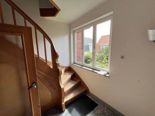 Treppenhaus / Treppe zum DG - 