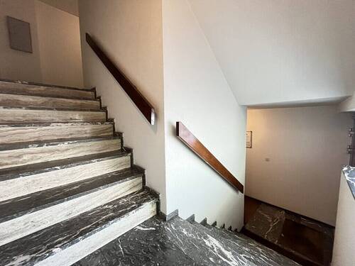 Treppenhaus - 2 Zimmer Etagenwohnung zum Kaufen in Aachen