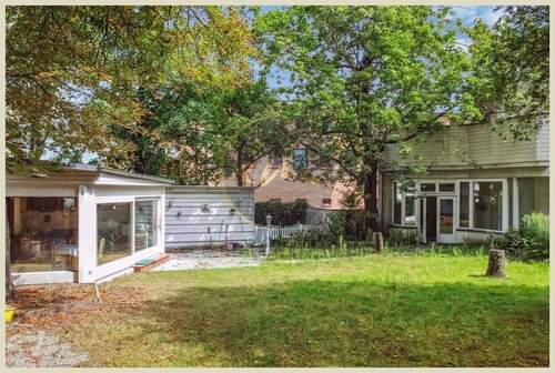 Garten mit Gartenhaus - 