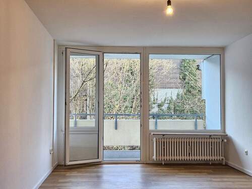 Zugang Balkon - 1 Zimmer Etagenwohnung zur Miete in München