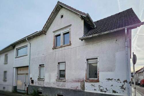 Ansicht von Straße - 6 Zimmer Einfamilienhaus zum Kaufen in Roßdorf