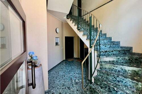 Hausflur - 2 Zimmer Etagenwohnung zum Kaufen in Berlin