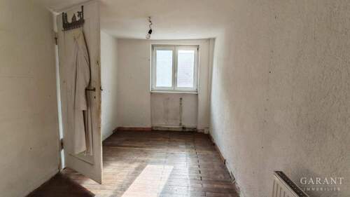 Abstellraum gegenüber - 