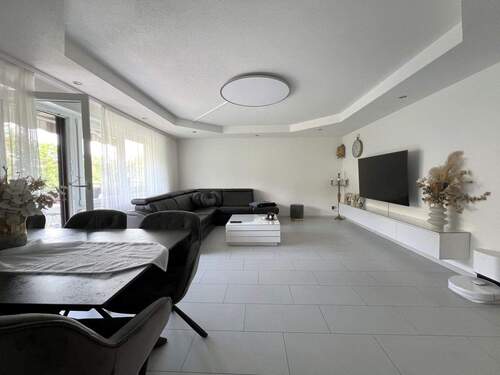 Wohn- Essbereich Ansicht 1 - Moderne 4-Zimmer-Wohnung mit Balkon in Bretten-Kernstadt