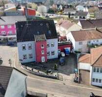 +++Großzügiges, lichtdurchflutetes 3-Familienhaus mit Südterrasse, Garage und Hof im Ortszentrum+++ - Lemberg