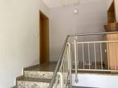 Wohnungseingang - Etagenwohnung mit 73,40 m&sup2; in Fraureuth zur Miete