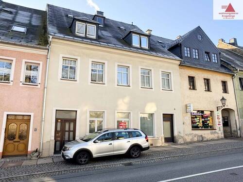 Hausansicht - Reihenmittelhaus in zentraler Lage von Schlettau im Erzgebirge - Als Einfamilienhaus mit Gewerbe.