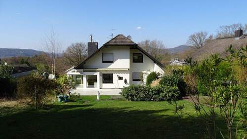 Ansicht vom Garten - Ruhige Lage mit Blick auf Rhein und Bonn, großes Grundstück, schönes Haus mit Einliegerwohnung