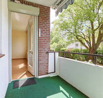 Einziehen und wohlfühlen: Gepflegte 2-Zimmer-Wohnung mit Loggia und Garage - Plön