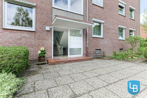 Überdachter Hauseingang - 2 Zimmer Etagenwohnung zum Kaufen in Plön