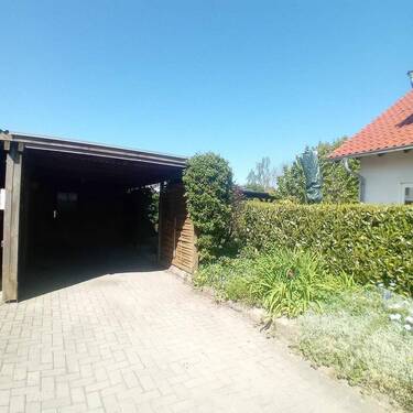 Carport und Stellplätze - 
