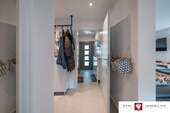 Flur EG Bild 2 - 