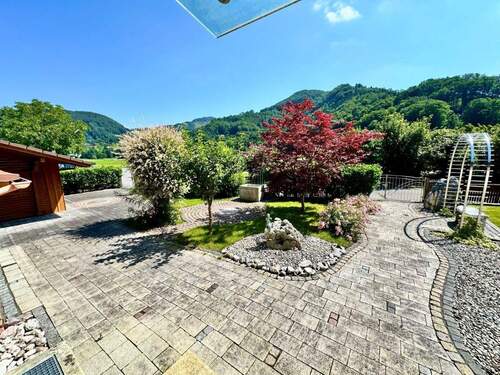 Vorgarten / Terrasse - 4 Zimmer Reihenendhaus in Nußdorf am Inn