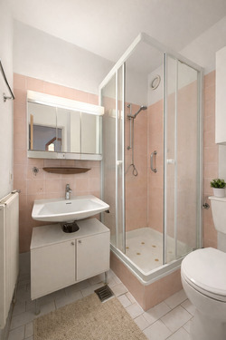 Badezimmer - Etagenwohnung mit 31,00 m&sup2; in Stuttgart zum Kaufen