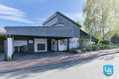 Straßenansicht - Ein modernes Zuhause zwischen Licht, Raum und Meer - Architektenhaus in Schönberg