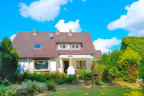 X_Hinteransicht - Modernisierungsbedürftiges EFH mit großem Garten in ruhiger Ortskernlage von Lockhausen!