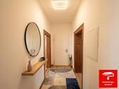 Diele mit Blick zur Eingangstüre - Gestaltungsbeispiel - 3 Zimmer Etagenwohnung zum Kaufen in Fürth